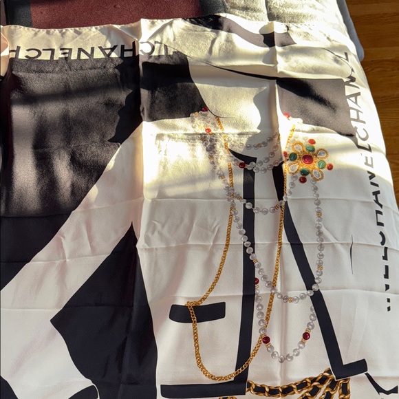 Chanel mademoiselle silk Scarf with gold n black shawls n scarvas excellent cond - Picture 1 of 8